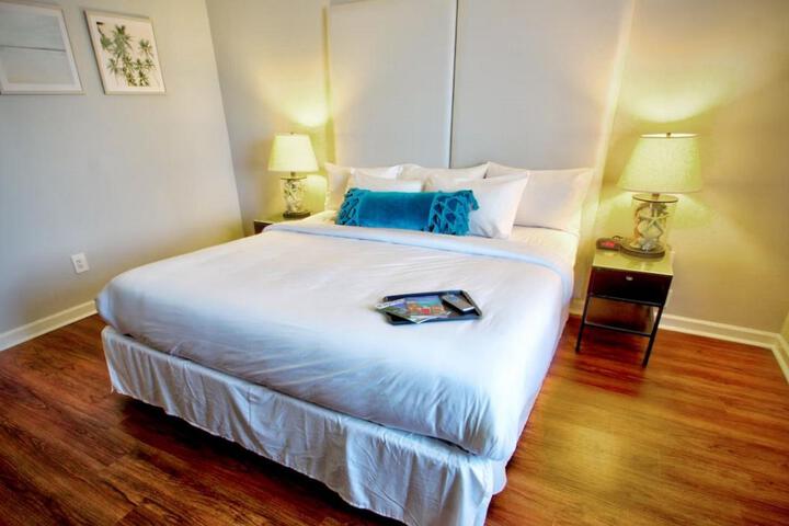 Traditional King Bed (5 of 27)