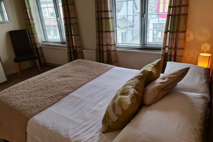 Room 3 of 38