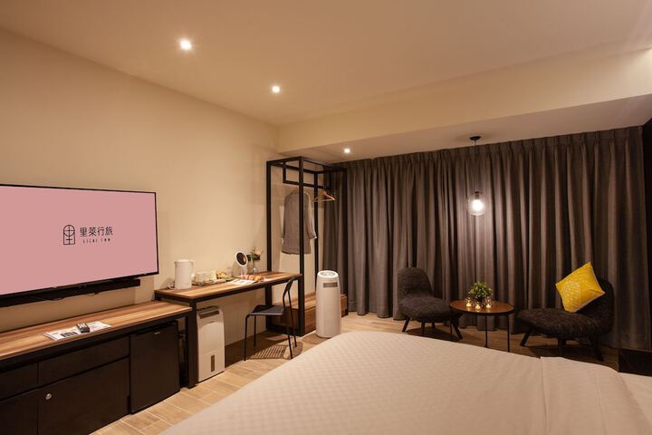 Room 8 of 118