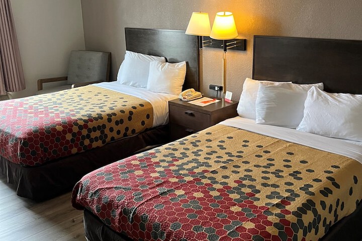 Room 12 of 18