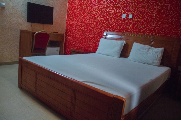Room 7 of 19