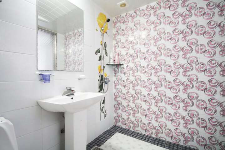 Room 17 of 18
