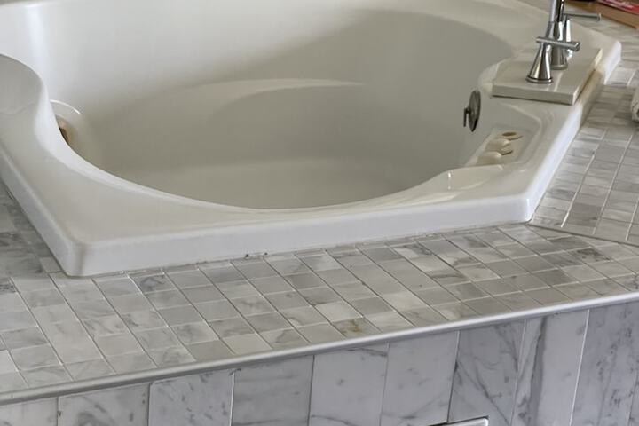 Private spa tub