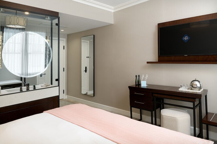 Room 14 of 69