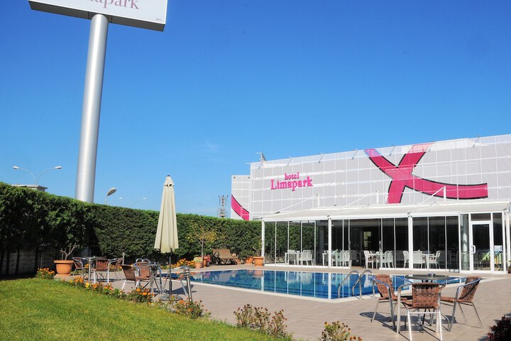 Hotel with Pool