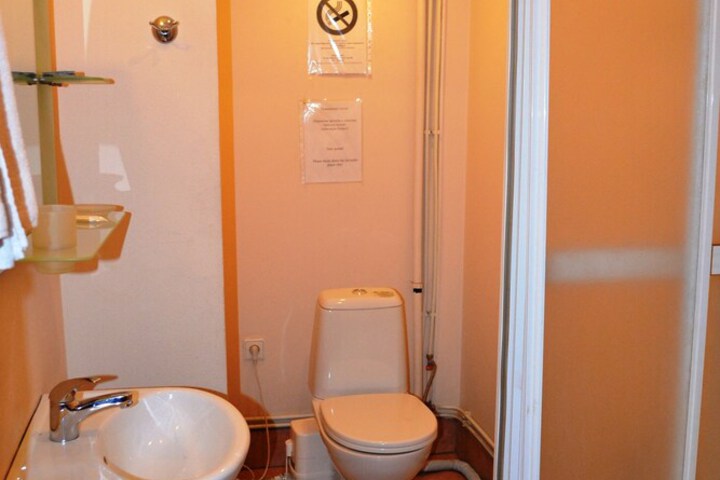 Room 52 of 64