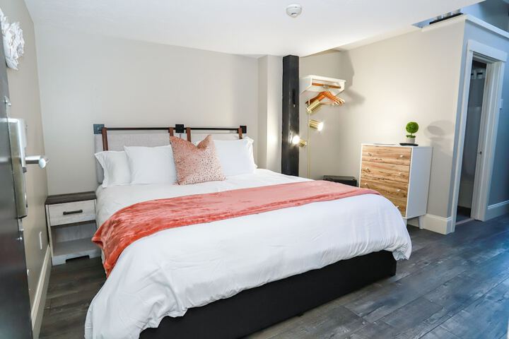 Room 47 of 140