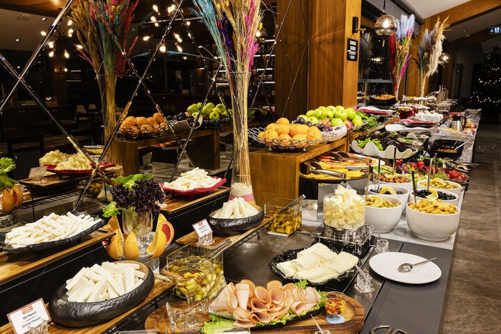 Dining 105 of 128