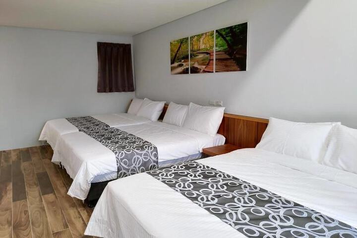 Room 25 of 62