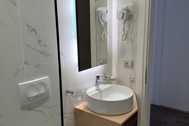 Room 154 of 207