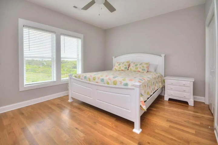Room 4 of 20