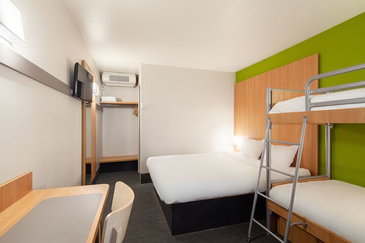 Room 11 of 37