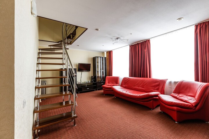 Room 33 of 102