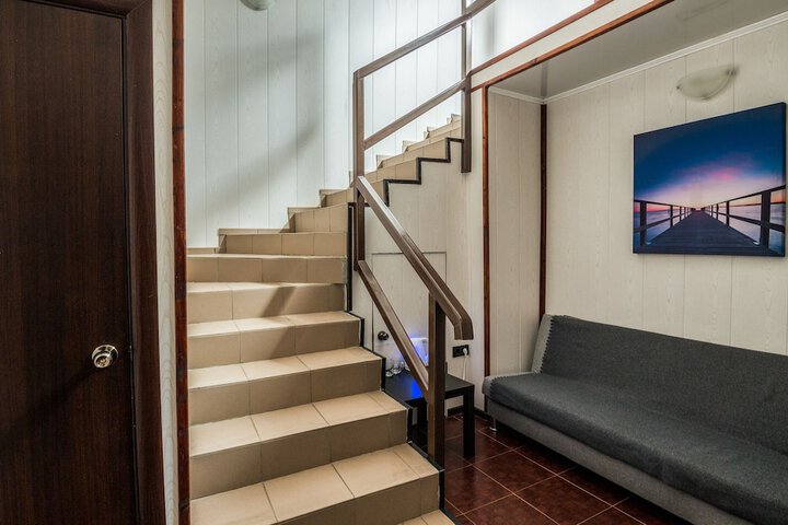 Room 4 of 25