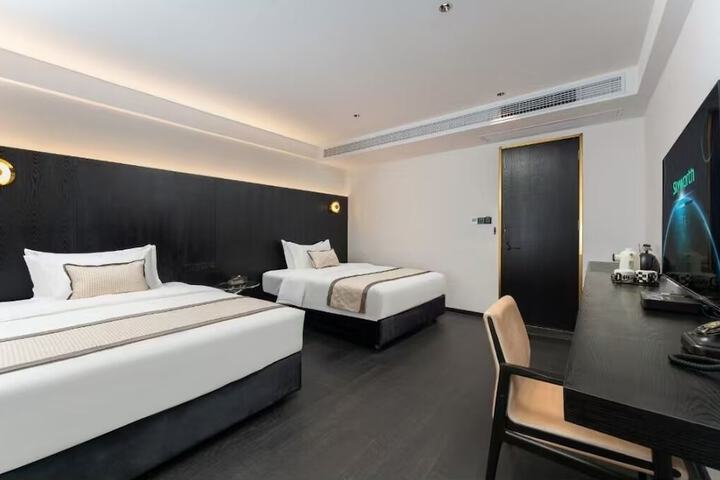 Room 40 of 66