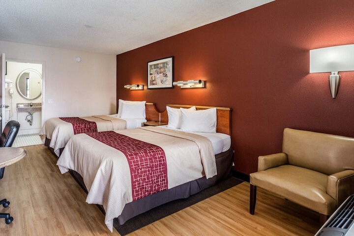 Deluxe 2 Double Beds Accessible (2 of 9)