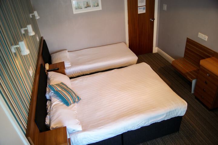 Room 35 of 118