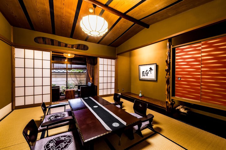 Room 8 of 63