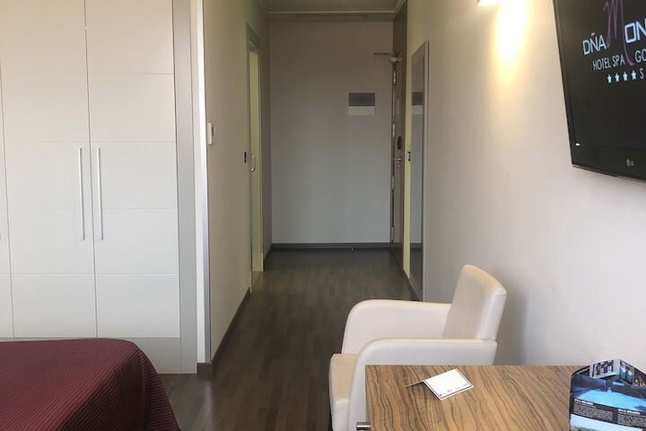 Room 9 of 38