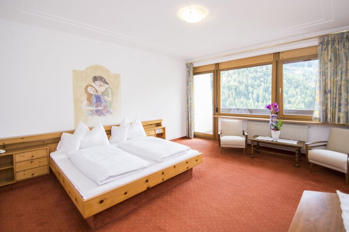 Room 4 of 39