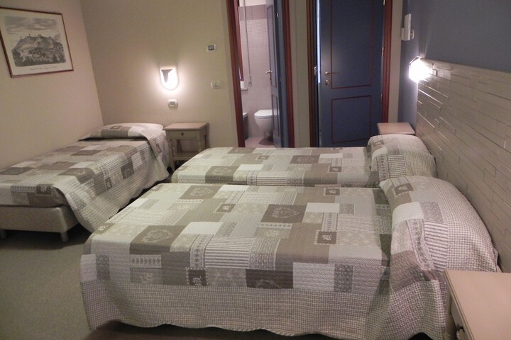 Room 10 of 29