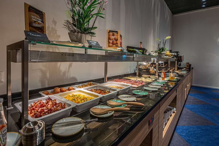 Breakfast/Coffee Service 64 of 131