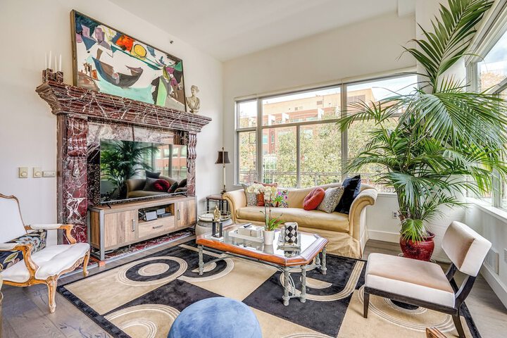 Luxe Condo w / Private Patio & Perks in Emeryville!