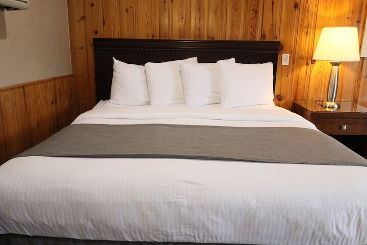 Classic Queen Bed (46 of 63)
