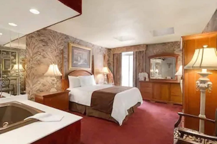 Room 16 of 53