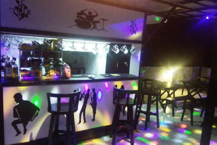 Lounge 94 of 126