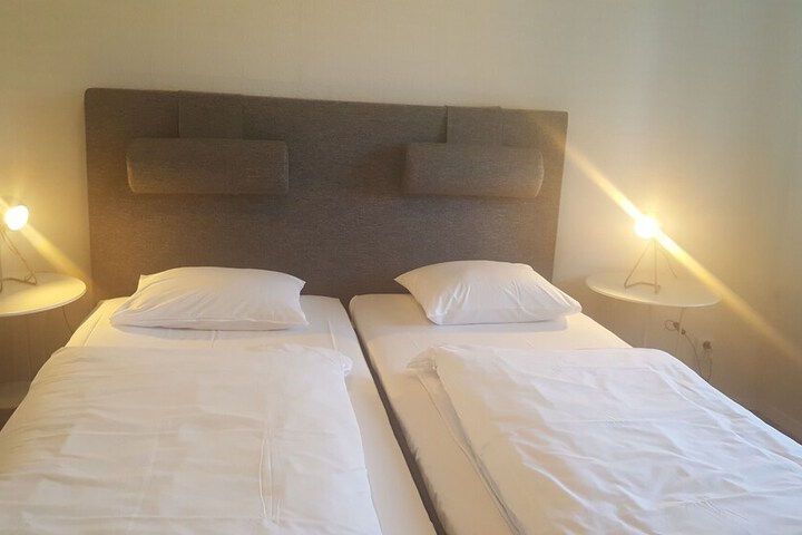 Room 6 of 36