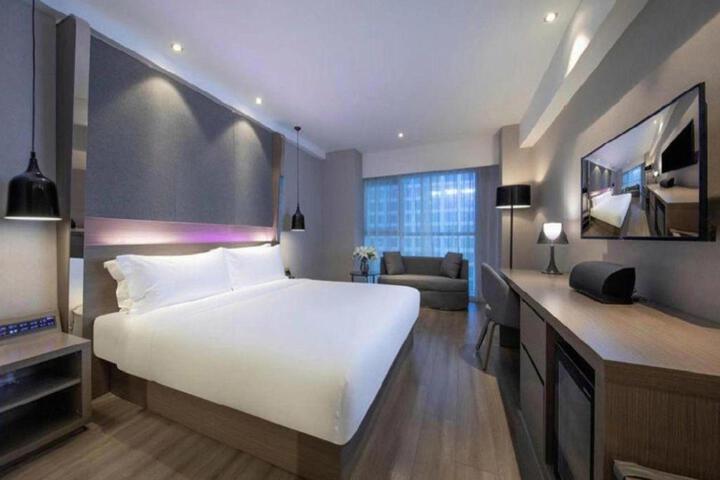 Room 27 of 53