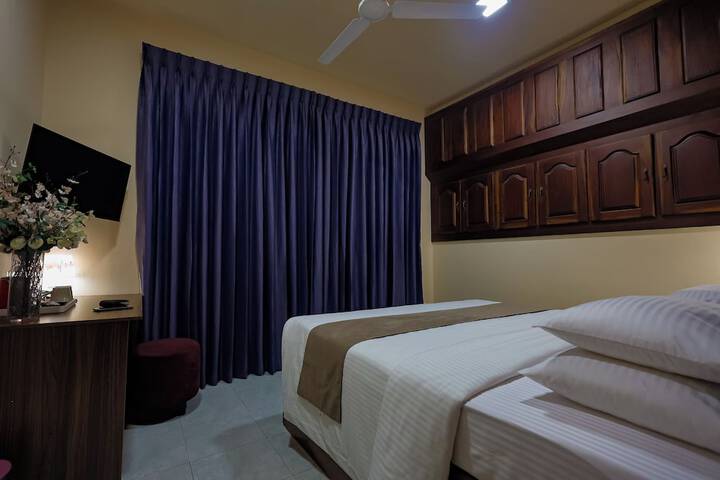 Room 28 of 65
