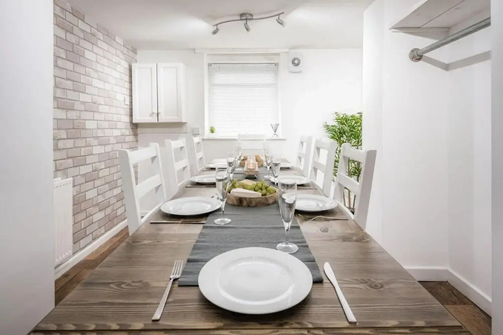 Dining 11 of 13