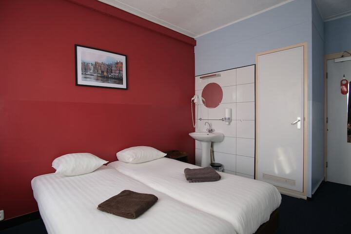 Room 52 of 82