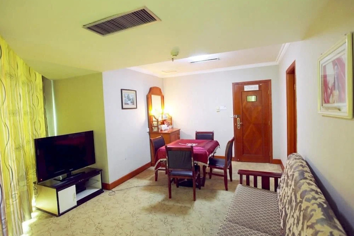 Room 3 of 8
