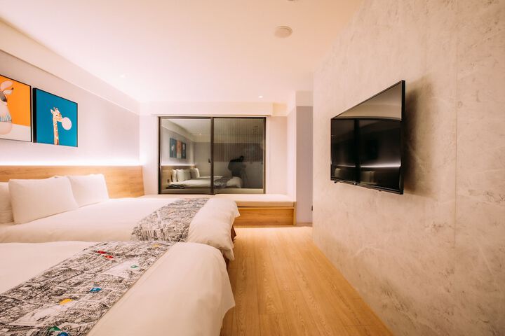 Room 52 of 210