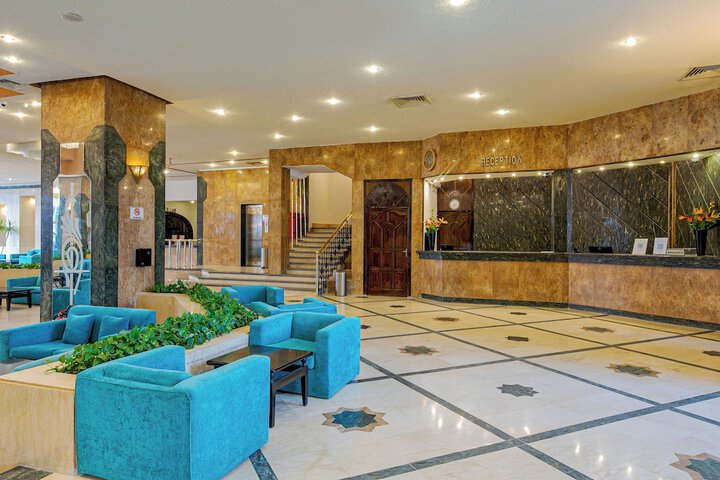 Entrance & Lobby