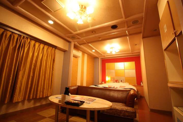 Room 6 of 18