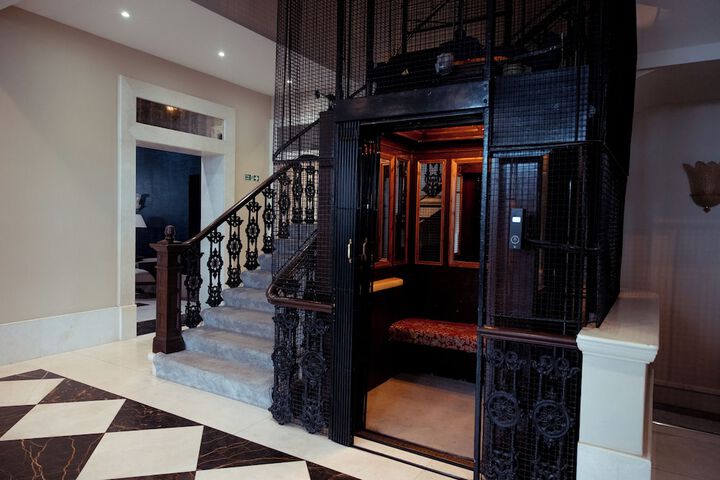 Hotel Interior 7 of 112