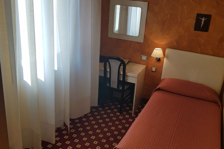 Room 18 of 59