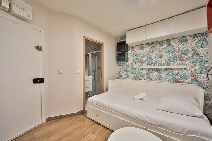Room 10 of 26