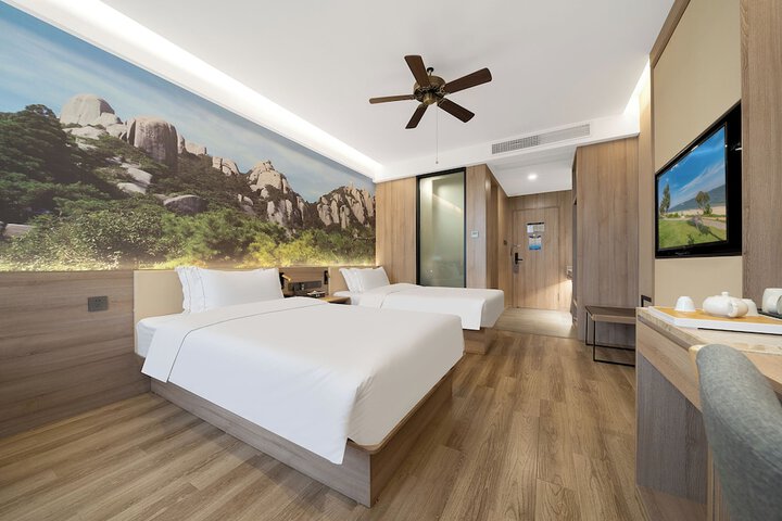 Room 9 of 20