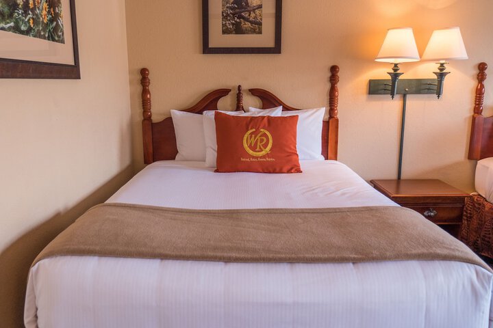 1 Queen Bed (15 of 22)