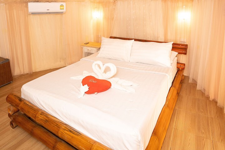 Room 5 of 65