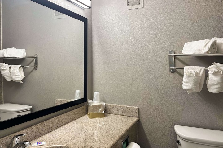 Room 9 of 10