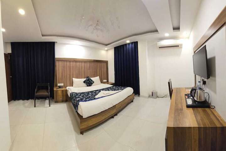 Room 9 of 20