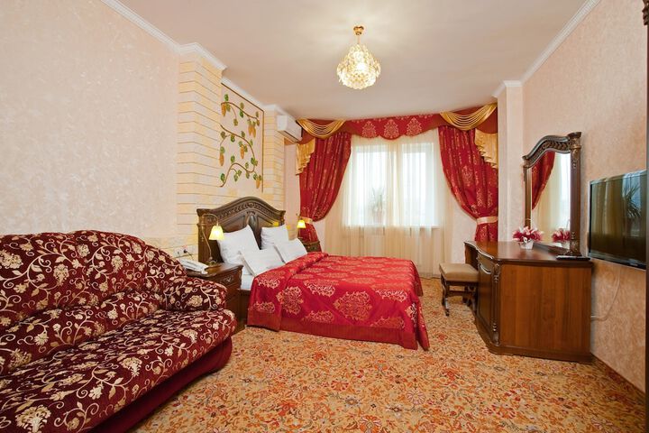 Room 27 of 81