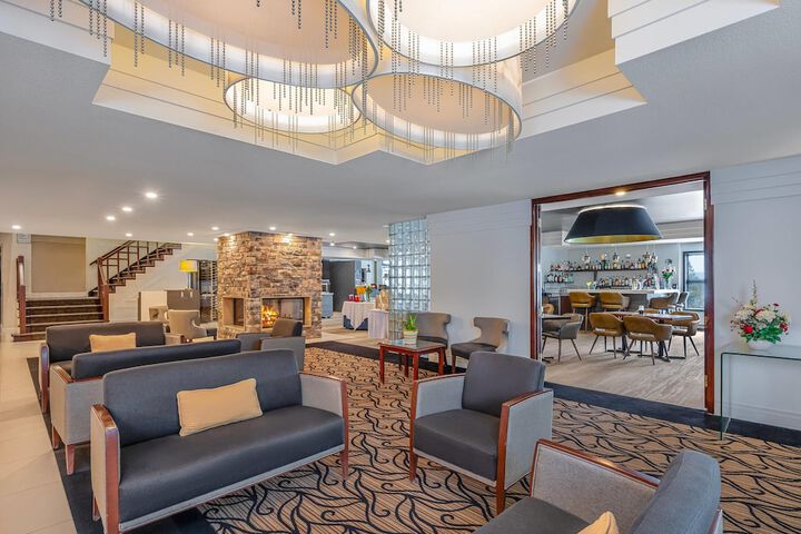 Entrance & Lobby