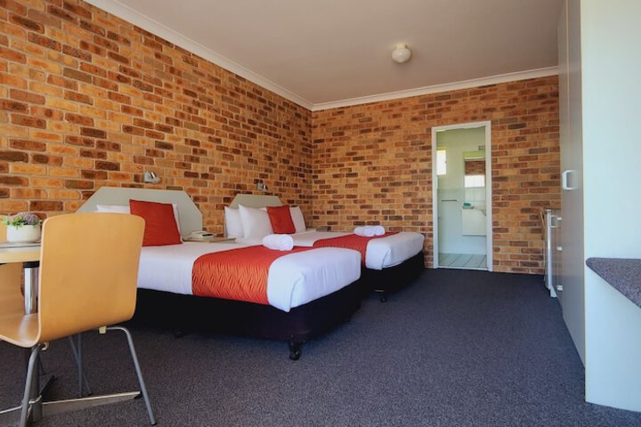 Room 33 of 63